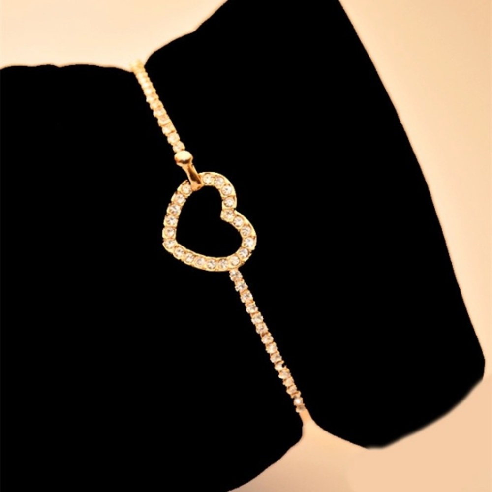 💙💎💲FIRM🛍➕BUNDLE➕🛍4 DISCOUNT! PAVE HEART CUFF! - Picture 4 of 8